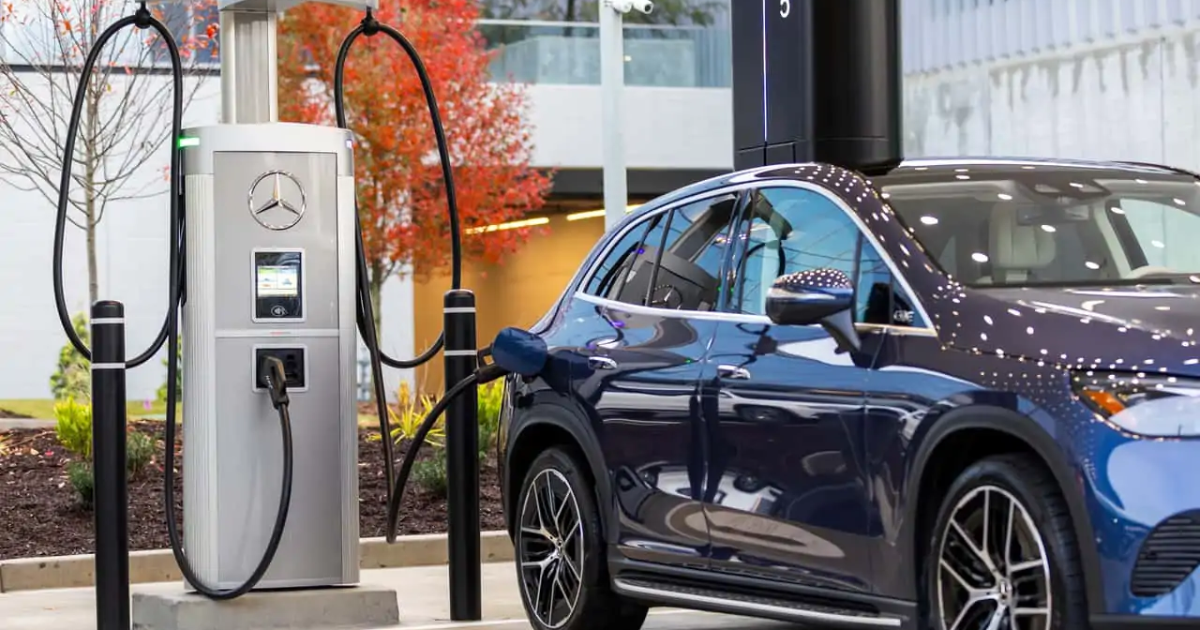 BMW et Mercedes installent un réseau de recharge en Chine