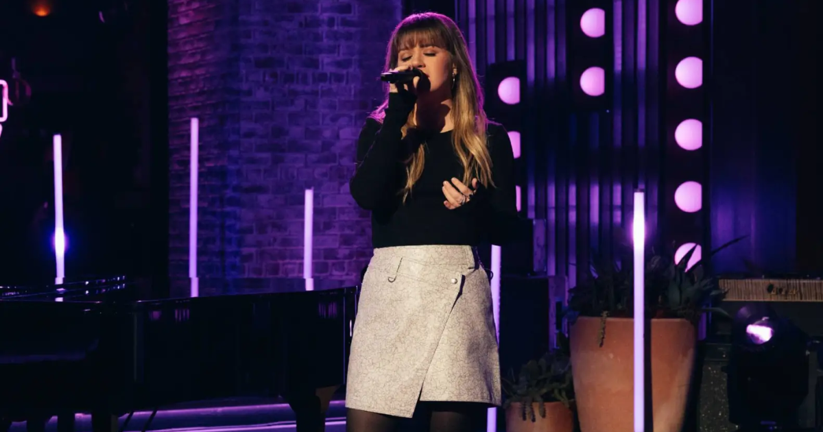 Kelly Clarkson interprète What Was I Made For de Billie Eilish