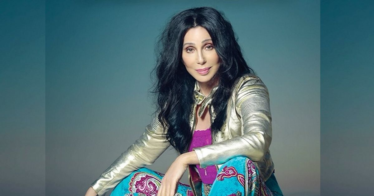 Cher annonce une autobiographie en deux parties