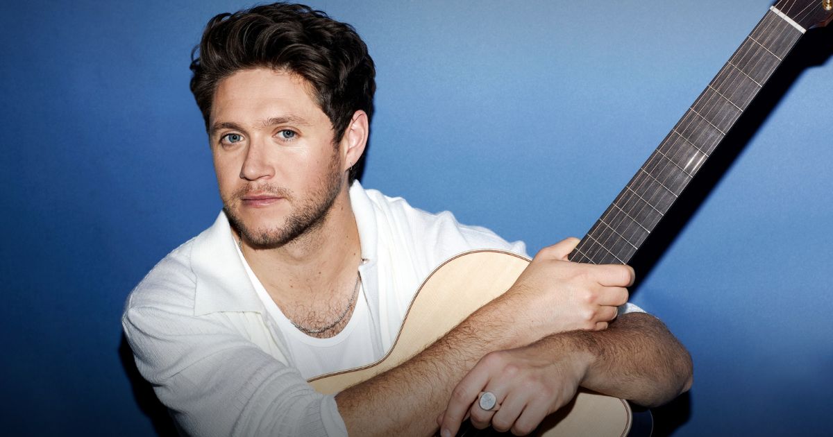 Niall Horan surprend avec One Direction lors d'un concert à Los Angeles !  Voir la vidéo !