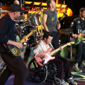 Spectacle historique : Coldplay et Michael J. Fox créent une soirée magique à Glastonbury