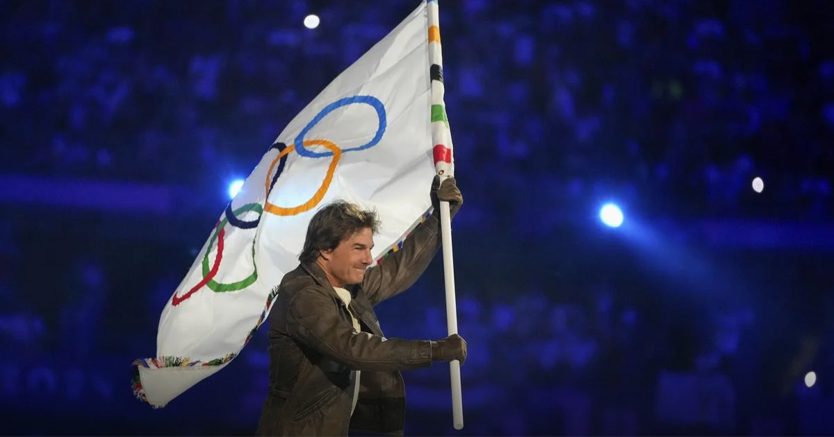 Hollywood envahit Paris : des célébrités célèbrent le passage du témoin olympique