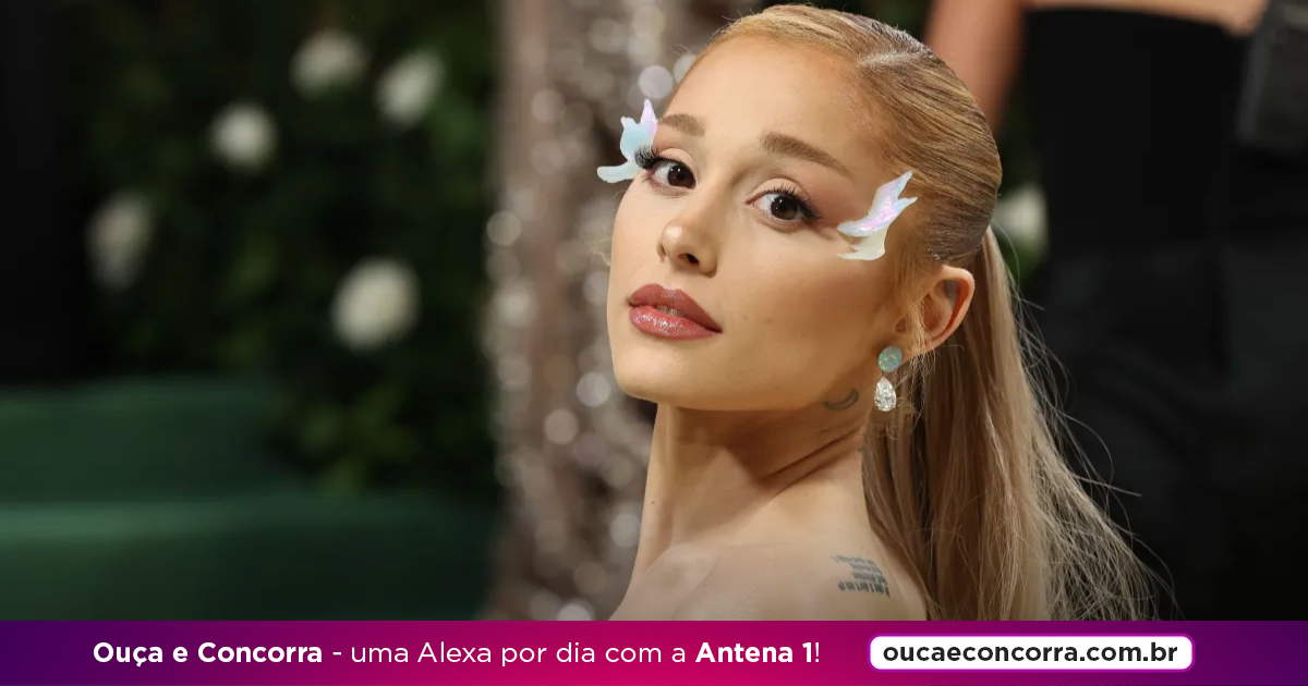 Ariana Grande taquine les « fans » en participant à Brat Remix