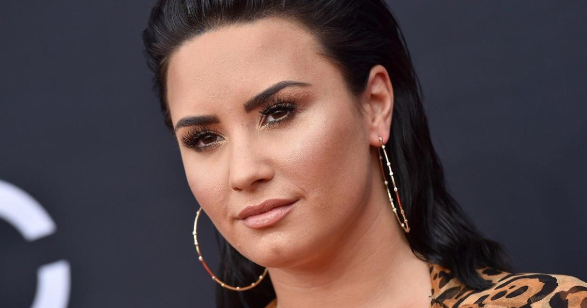 Demi Lovato joue avec des changements de carrière et gagne les réseaux sociaux
