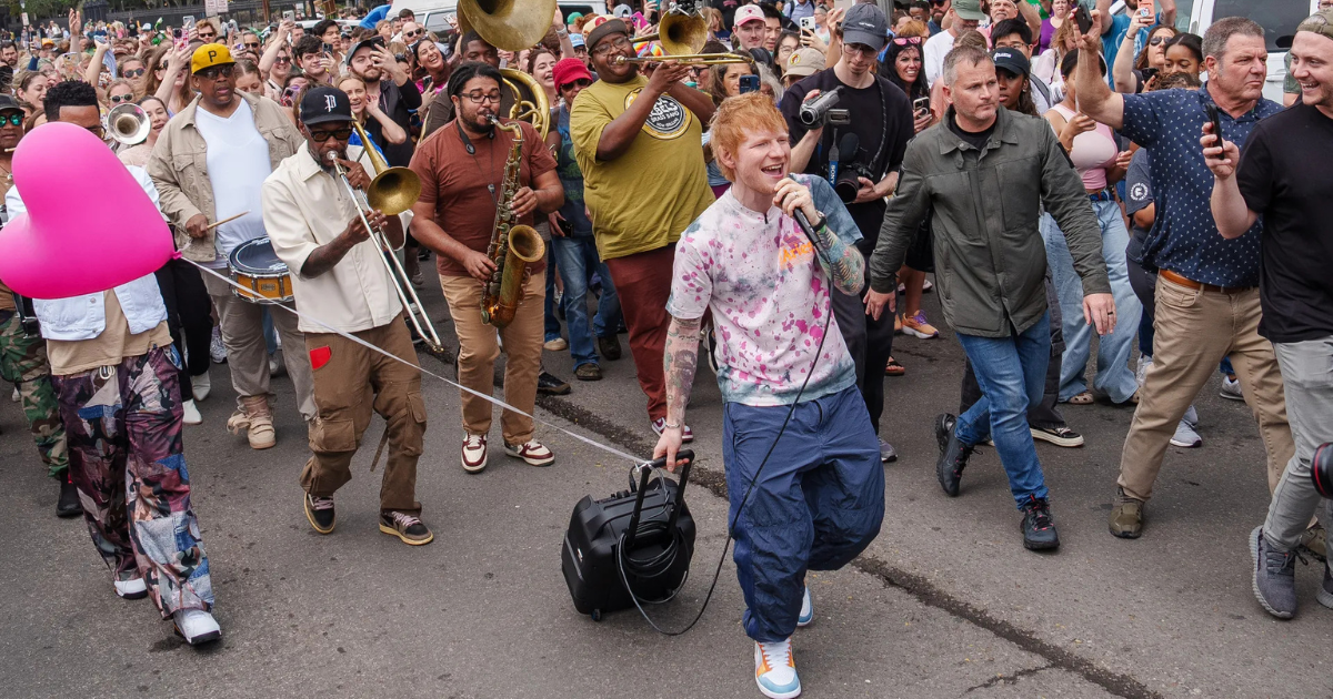 La présentation surprise d'Ed Sheeran à la Nouvelle-Orléans se viralise dans le monde entier