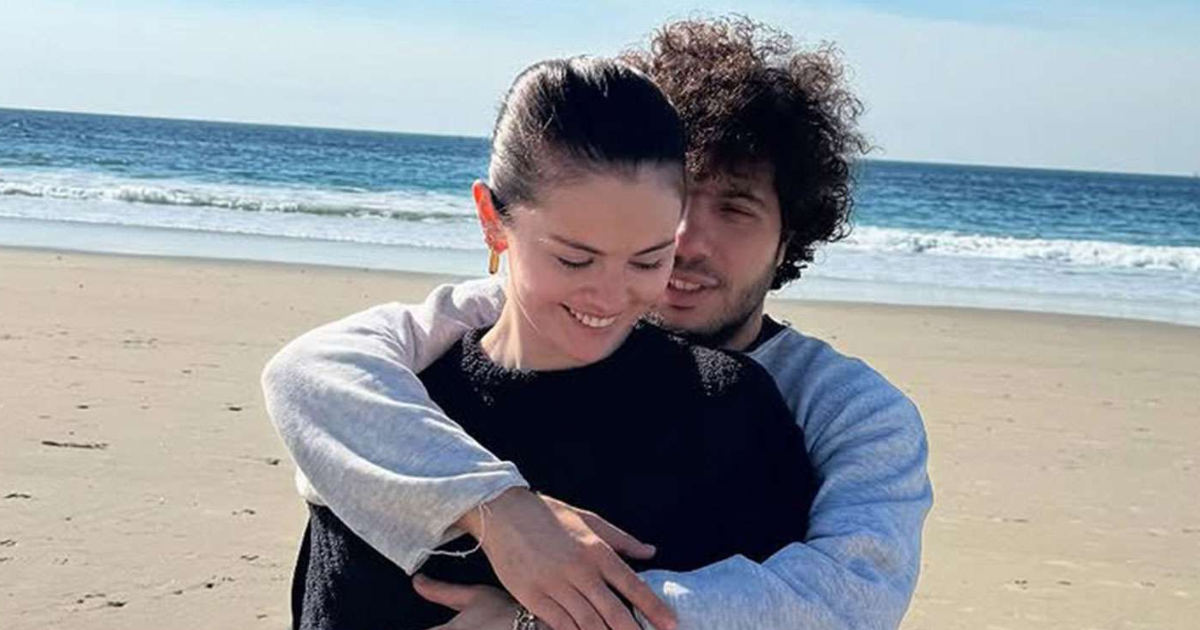 Le partenariat romantique de Selena Gomez et Benny Blanco est présenté dans la presse internationale