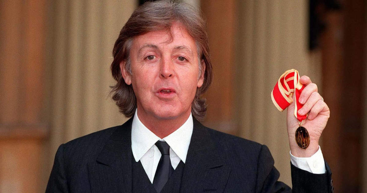 Mémoire musicale: Paul MacCartney est nommé chevalier par la reine Elizabeth II