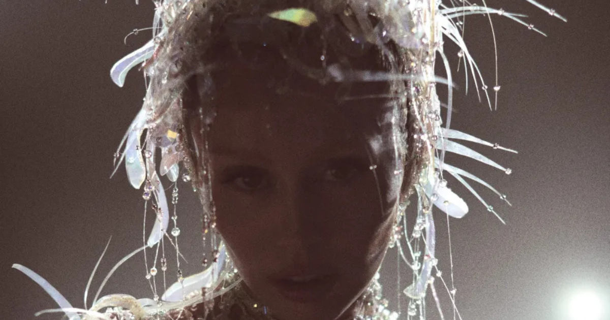 Miley Cyrus annonce l'album visuel "Something Beautiful"