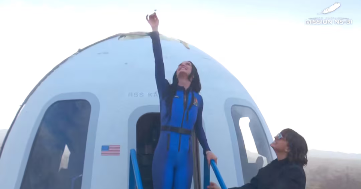 Katy Perry révèle qu'elle transformera dans l'espace en musique