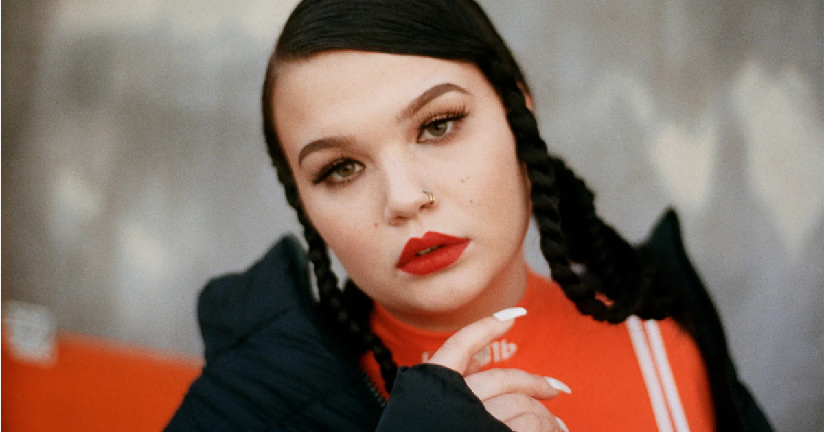 Lola Young est présentée sur la liste "Future of Music" de Rolling Stone