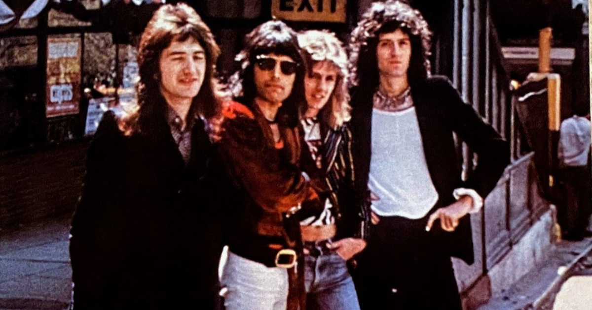 Mémoire musicale: Queen fait ses débuts en tournée américaine