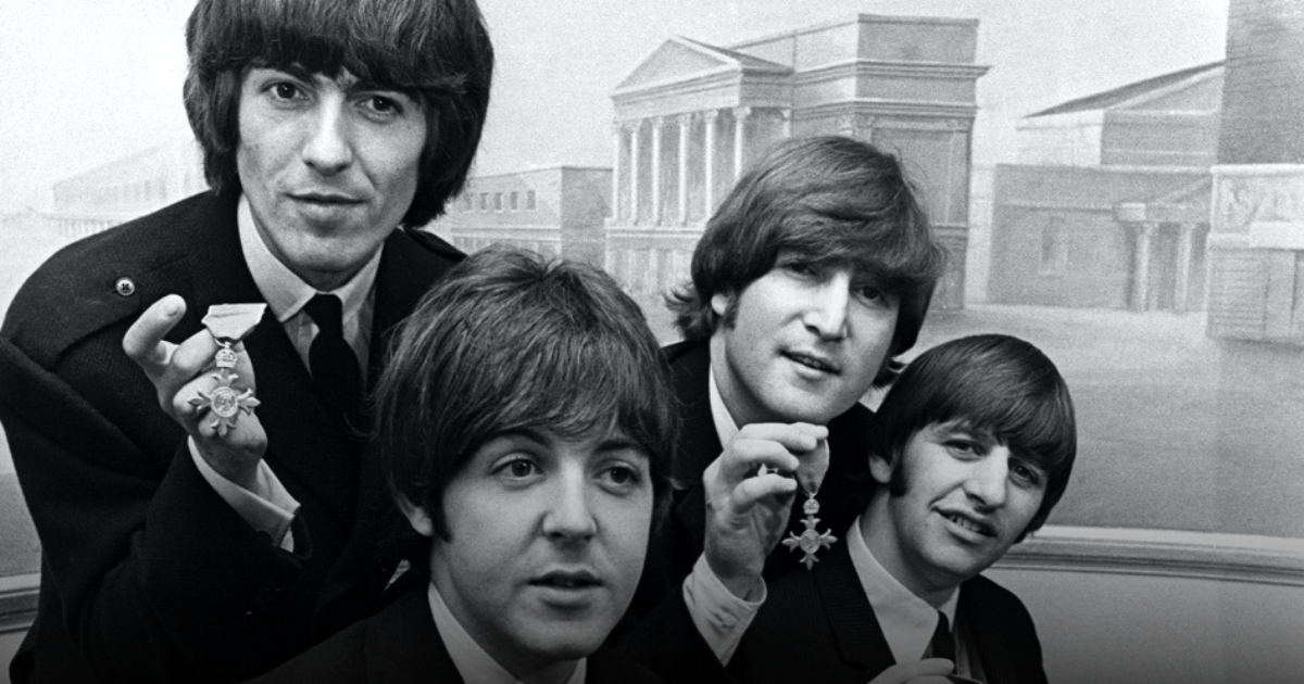 Les Beatles suivent en haut du panneau d'affichage 200