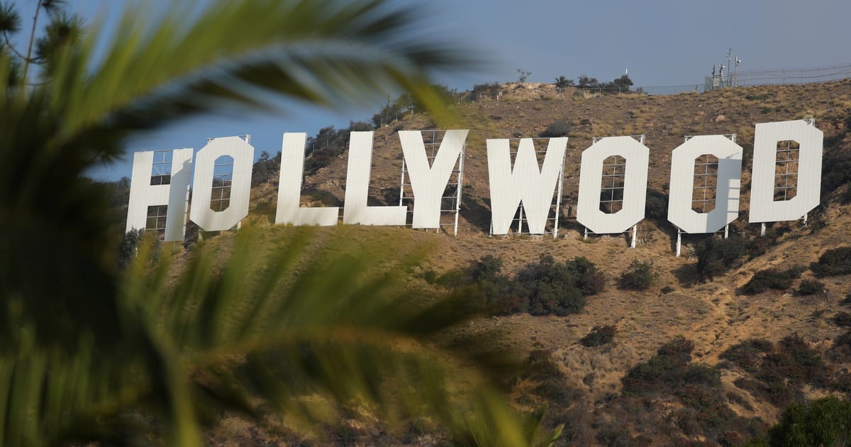 Trump dit qu'ils imposeront un tarif à 100% aux films produits à l'étranger