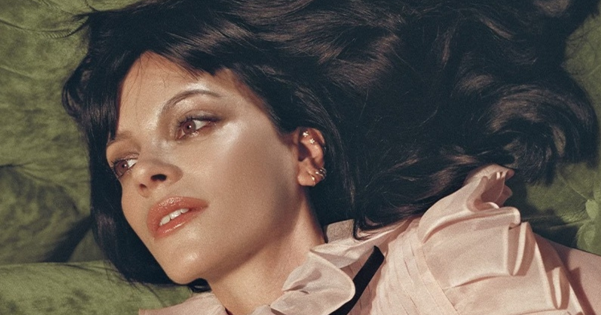 COMMENT LILY ALLEN A TRANSFORMÉ LA DOULEUR DE LA SÉPARATION EN MUSIQUE