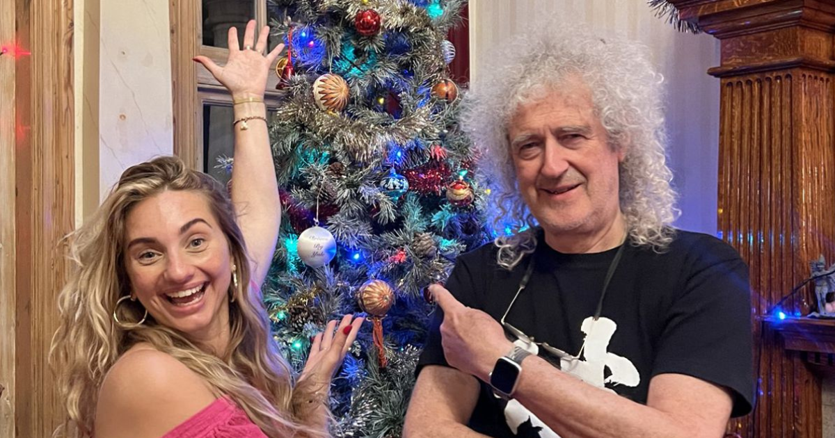 BRIAN MAY PRÉSENTE AUX FANS UN LIVRE SIMPLE ET 3D DE NOËL