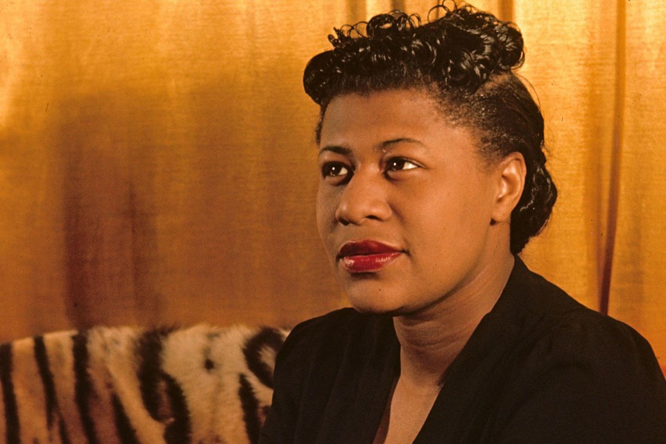 Ella Fitzgerald : les batailles invisibles derrière un talent unique dans un siècle