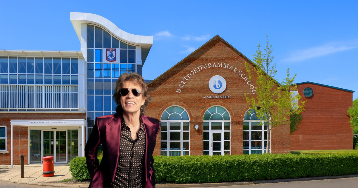 MICK JAGGER RETOURNE À SON ANCIENNE ÉCOLE POUR UNE VISITE SURPRISE