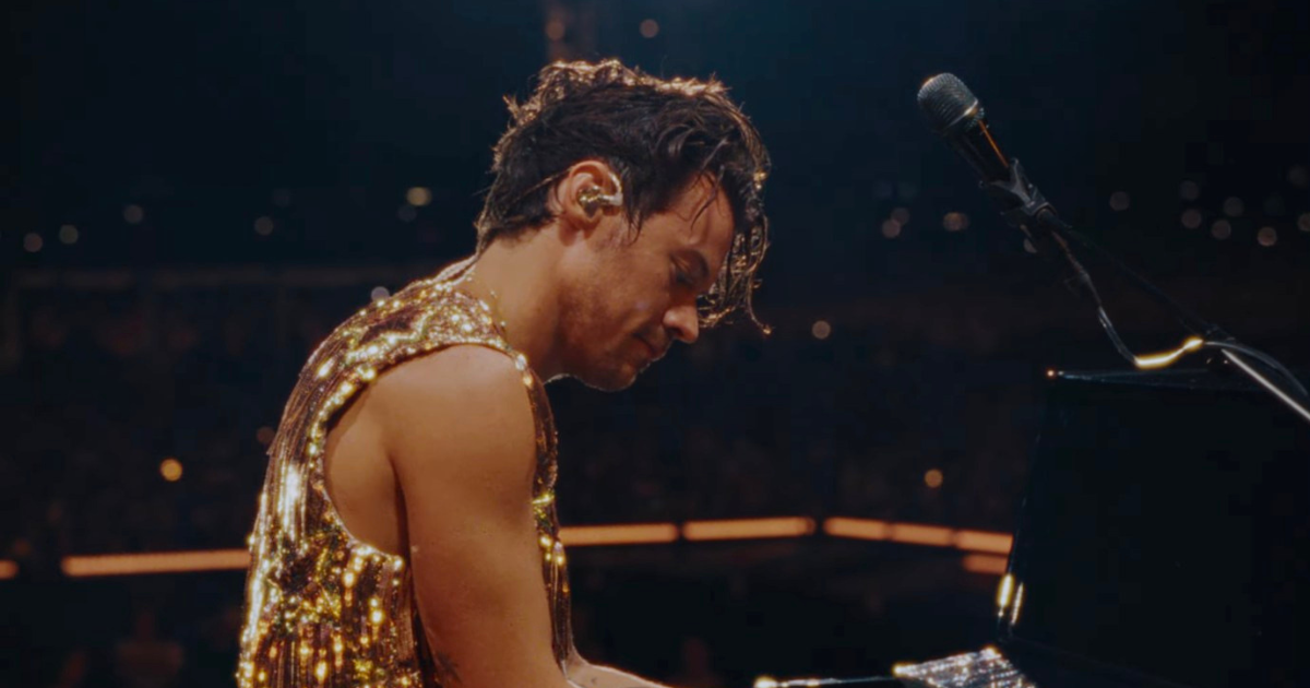 HARRY STYLES SURPREND LES FANS AVEC UNE NOUVELLE VIDÉO AU COURS DE LA DERNIÈRE SEMAINE DE 2025
