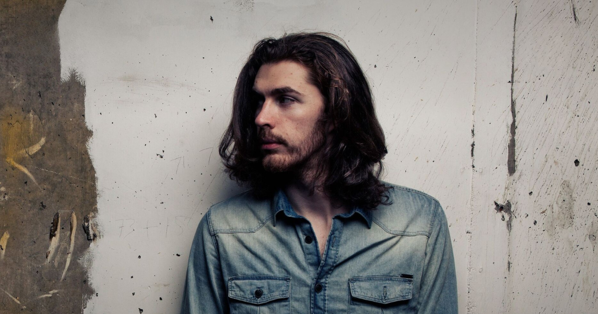HOZIER DOMINE L'ANNÉE SUR LES CARTES ANTENNE 1