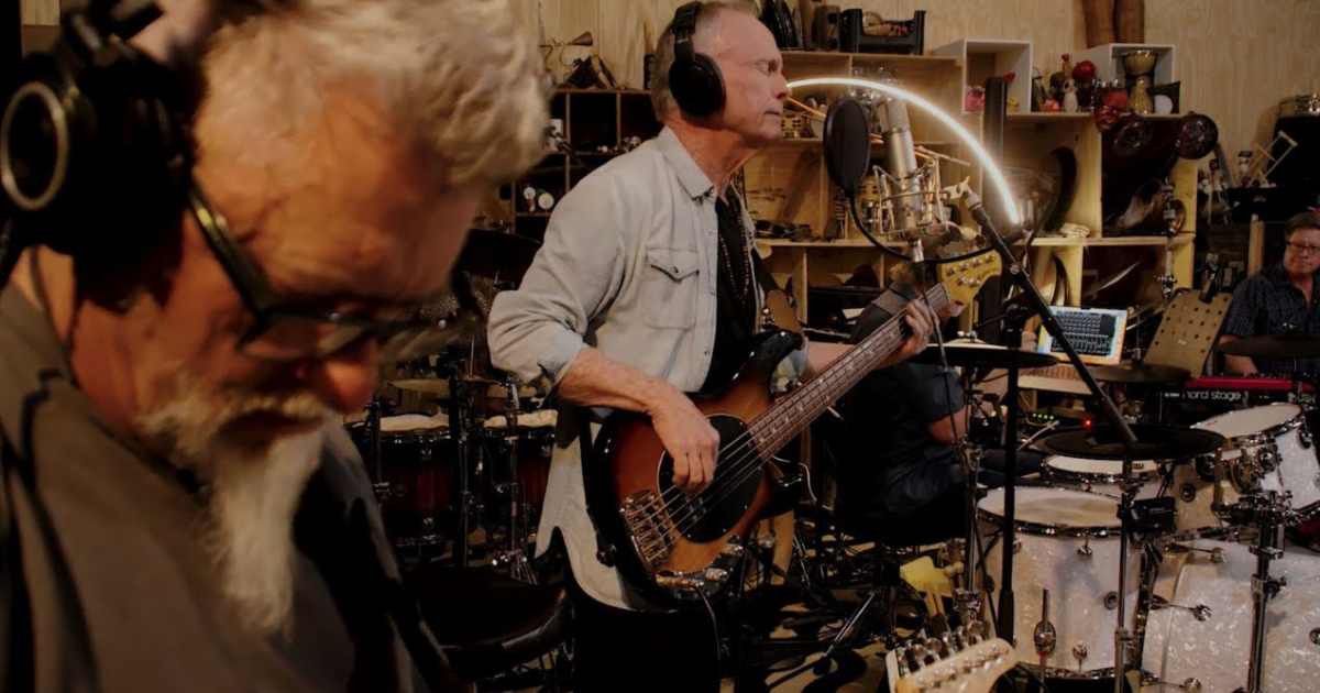 M. MISTER LANCE UNE VERSION COMMÉMORATIVE DE « BROKEN WINGS »