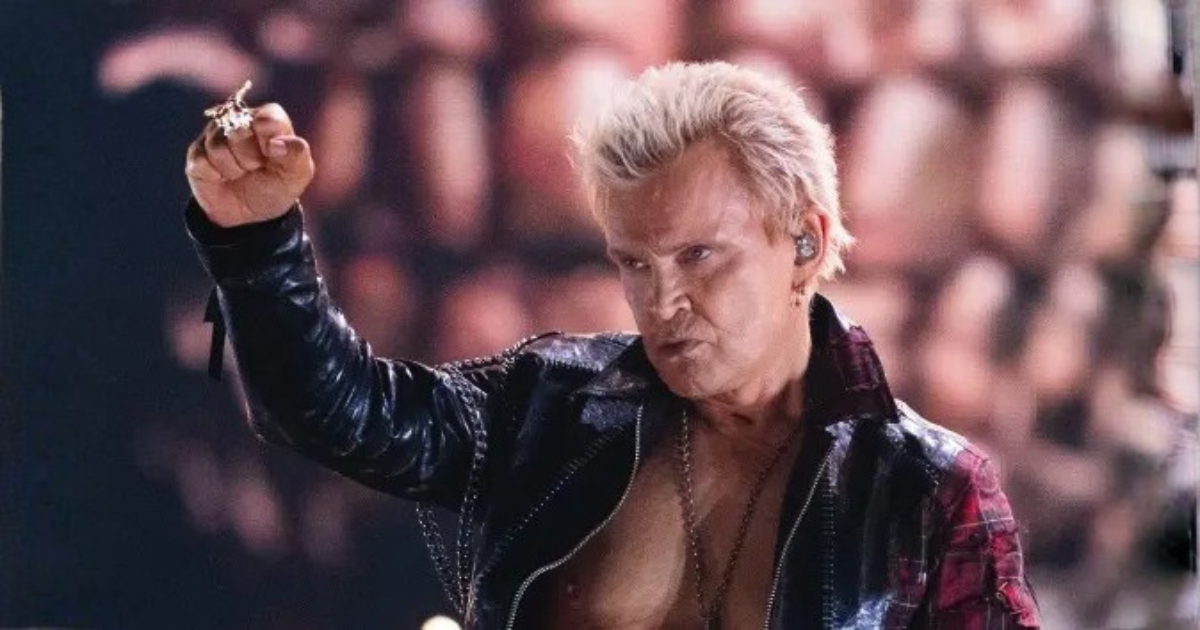 BILLY IDOL CÉLÈBRE LA SURVIE DANS UNE INTERVIEW AVEC LE NEW YORK TIMES