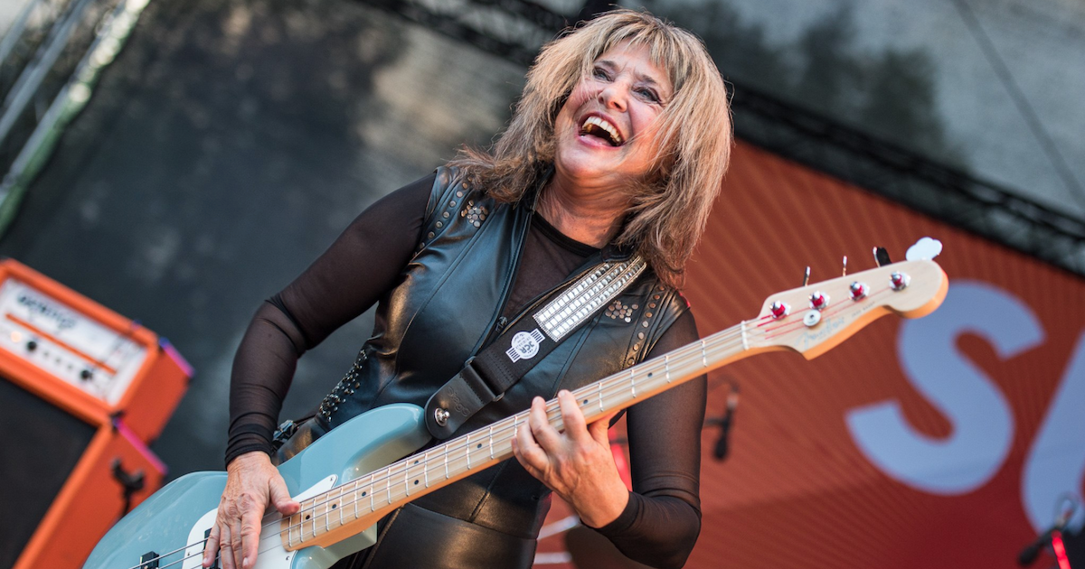 SUZI QUATRO LANCE « FREEDOM » ET PRÉSENTE UN NOUVEL ALBUM