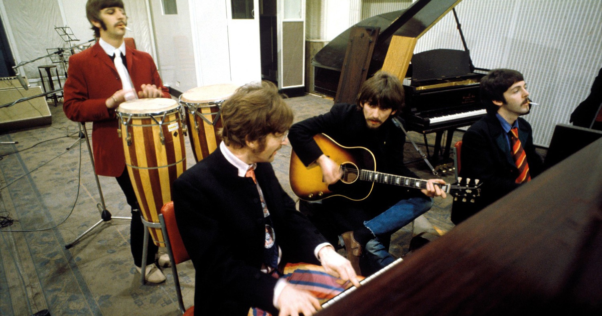 LE PIANO UTILISÉ PAR JOHN LENNON DANS LES SESSIONS « SGT. PEPPER » DES BEATLES SE VEND POUR 3,2 MI $ US