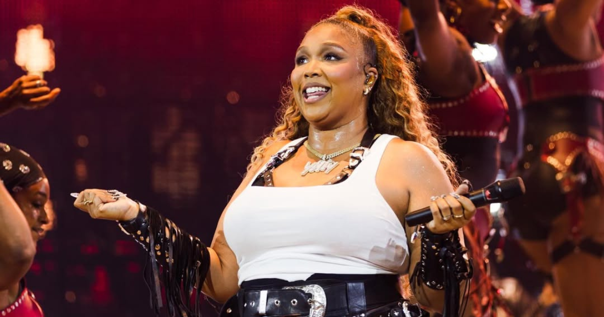 LIZZO FÊTE UN ANNIVERSAIRE ET CONSOLIDE UNE TRAJECTOIRE MARQUÉE PAR ATTITUDE, HITS ET POLYVALENCE