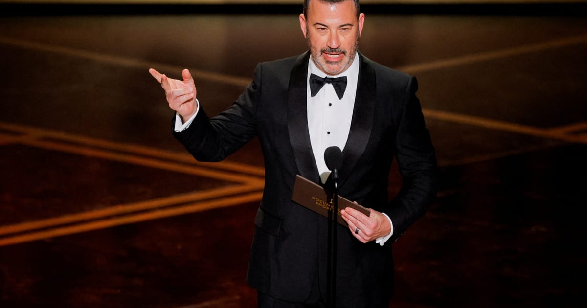 Trump dit qu'ABC devrait licencier l'animateur Jimmy Kimmel