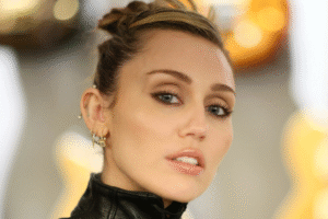 MILEY CYRUS DEVIENT UNE ÉTOILE À HOLLYWOOD