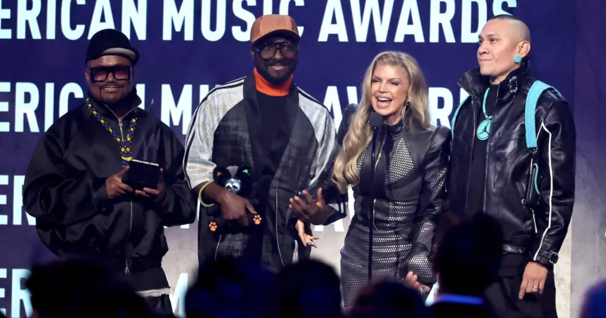 FERGIE RENCONTRE LES BLACK EYED PEAS À AMAS
