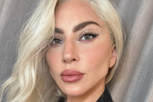 LADY GAGA SORTIE « MAYHEM: REQUIEM » ET TRANSFORME LES DÉBUTS EN PERFORMANCE FUNÉRAIRE