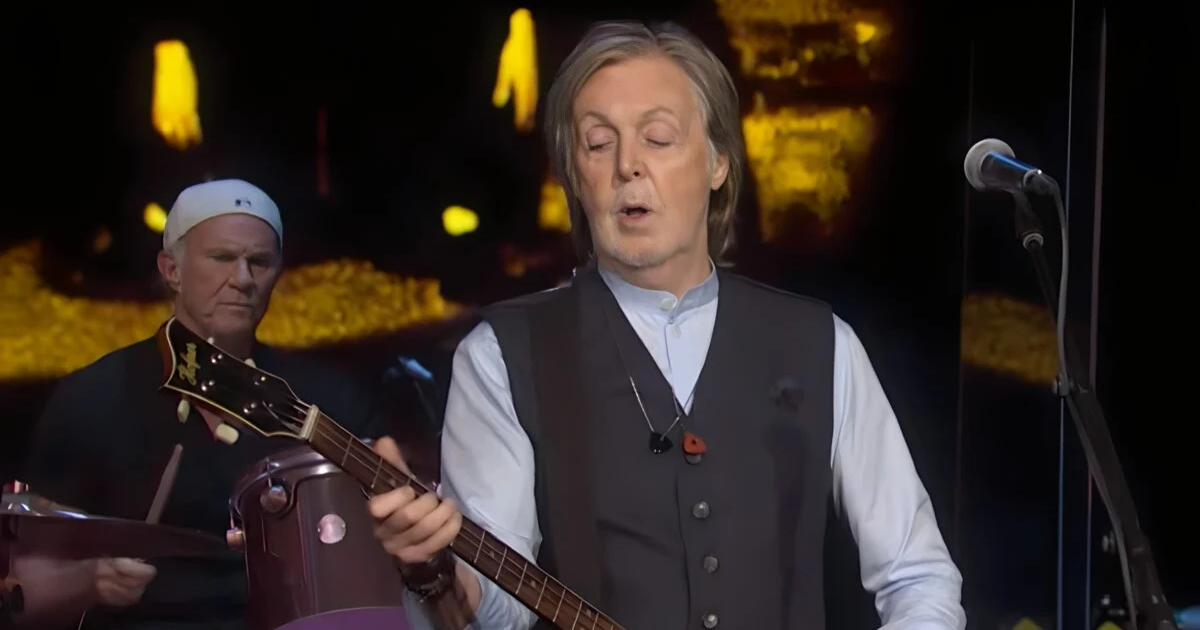 PAUL MCCARTNEY FERME LA SAISON DE SNL
