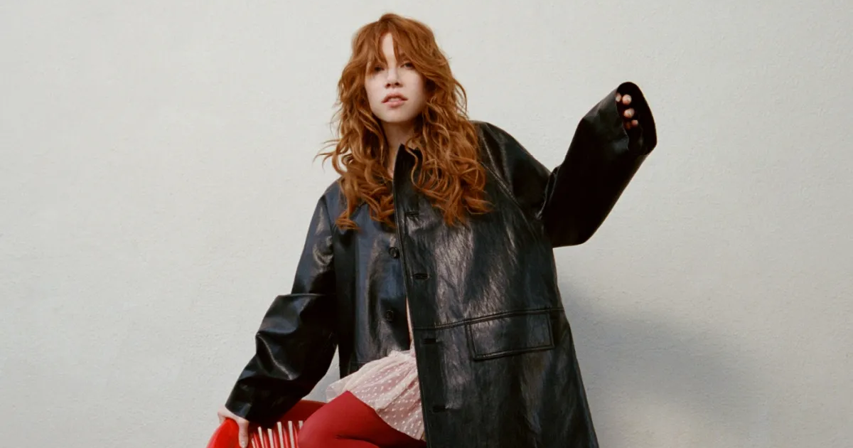 CARLY RAE JEPSEN ANNONCE UN NOUVEL ALBUM ET COMMENCE UNE NOUVELLE ÈRE DANS LA POP