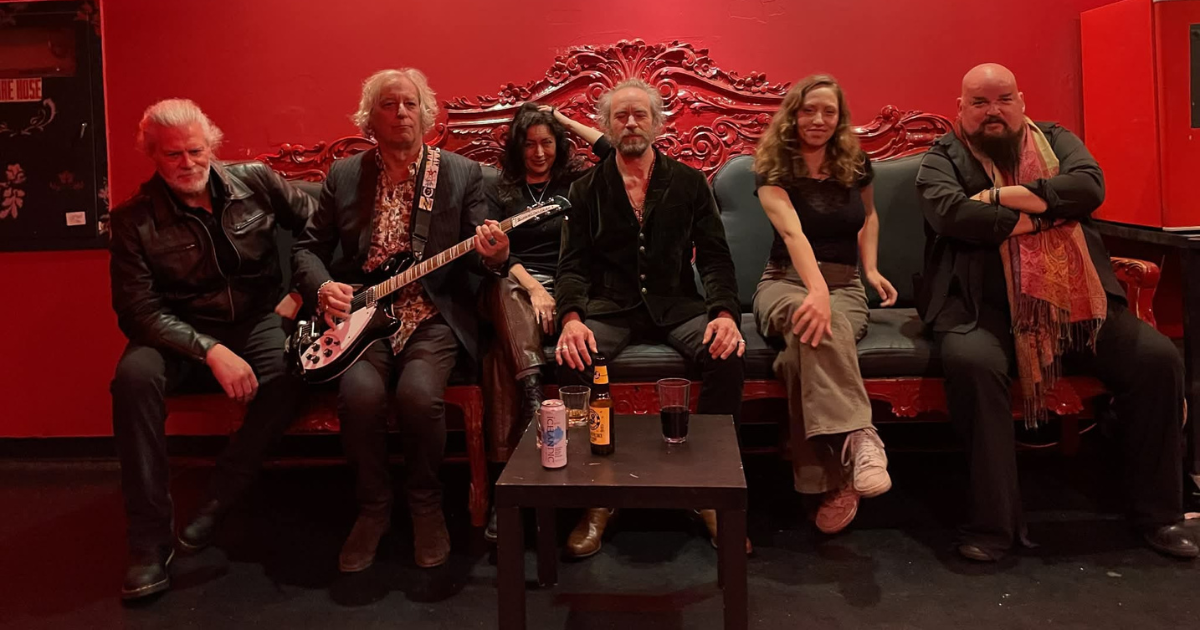 LE REM'S PETER BUCK BAND ANNONCE UN NOUVEL ALBUM