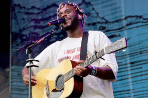 MYLES SMITH POURRAIT ATTEINDRE LE NO. 1 AU ROYAUME-UNI AVEC LE PREMIER ALBUM