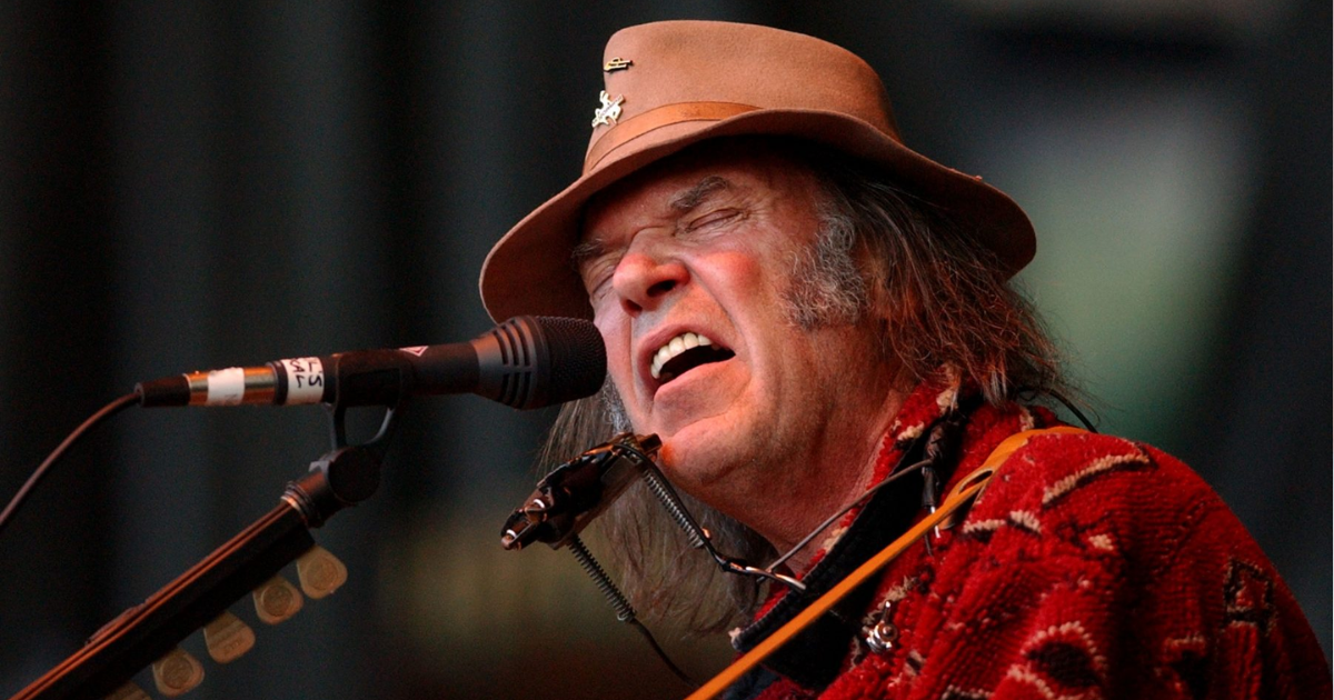 NEIL YOUNG LANCE UN NOUVEAU FILM DE CONCERT GRATUIT AVEC DES DISQUES DE LA TOURNÉE 2025