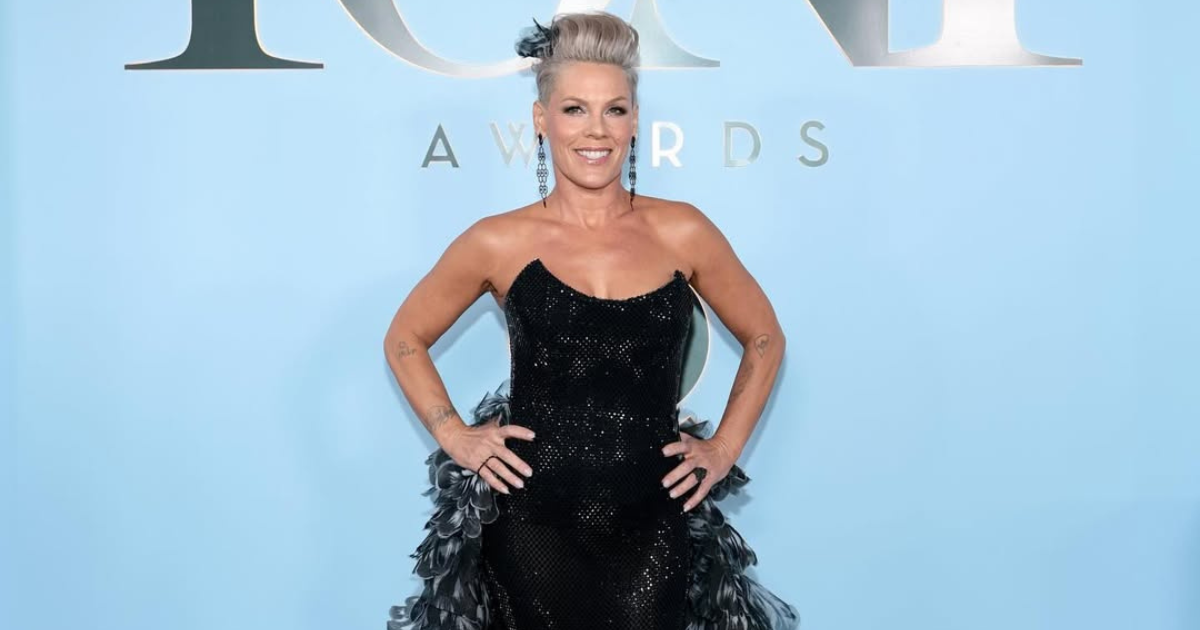 PINK IMPRESSIONNE AUX TONY AWARDS AVEC UNE PRÉSENTATION AÉRIENNE ET UN HOMMAGE À BROADWAY