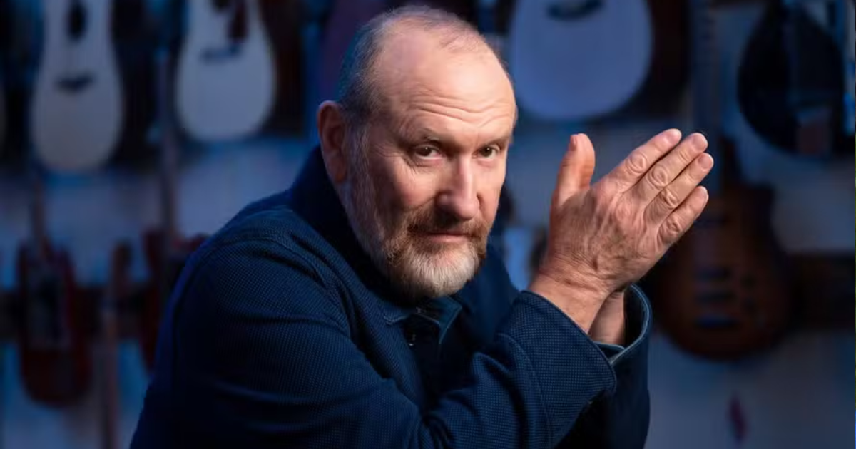 COLIN HAY SE SOUVENAIT DU SUCCÈS DE MEN AT WORK : "C'EST DEVENU UN ÉPISODE DE SURVIVANT"