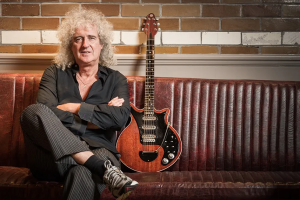 BRIAN MAY A 79 ANS : LE GUITARISTE QUI A AIDÉ À DÉFINIR LE SON DE QUEEN