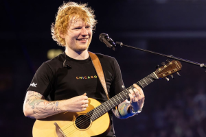 ED SHEERAN DOIT SIGNER AVEC UN NOUVEAU LABEL DE RECORD APRÈS 15 ANS CHEZ WARNER
