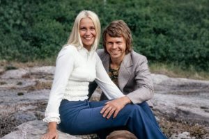 IL Y A 55 ANS, LE PREMIER COUPLE D&rsquo;ABBA SE REND À L&rsquo;AUTEL