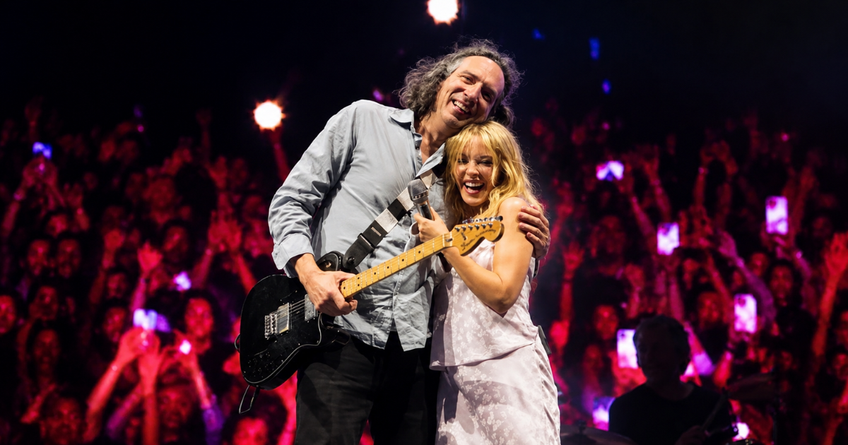 KYLIE MINOGUE FAIT UNE APPARITION SURPRISE AU SNOW PATROL SHOW
