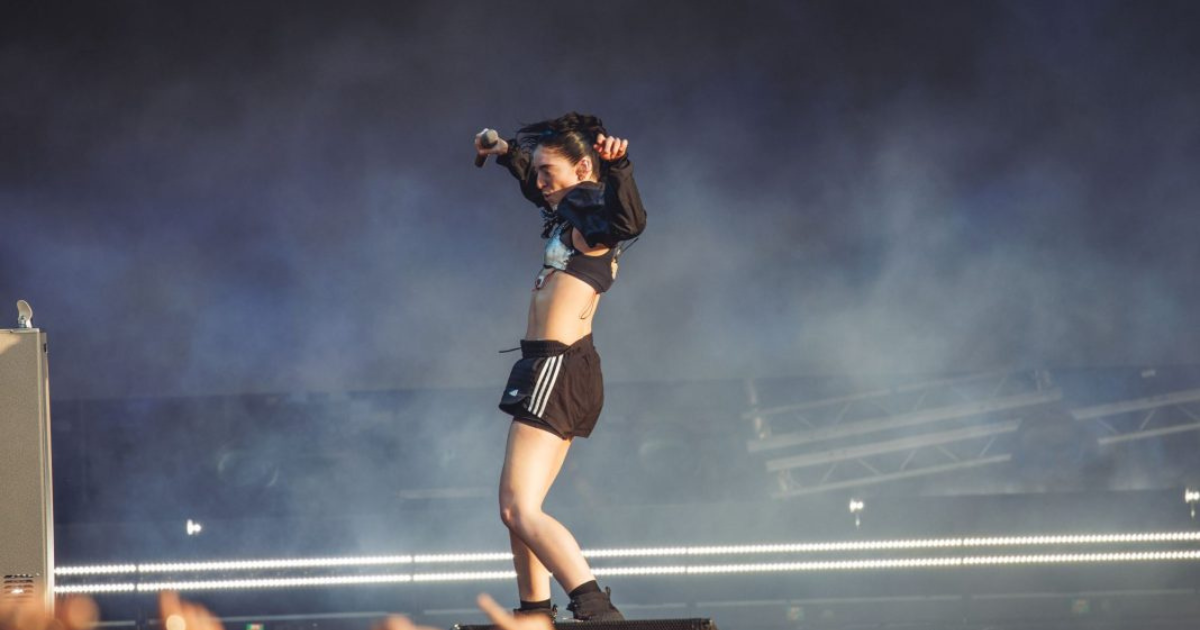LORDE « VOLE » LA SCÈNE LORS DE SES DÉBUTS AU MAD COOL FESTIVAL