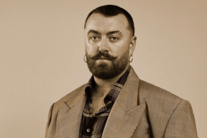 SAM SMITH TRANSFORME LA DOULEUR EN CÂLIN DANS « OH MOTHER »