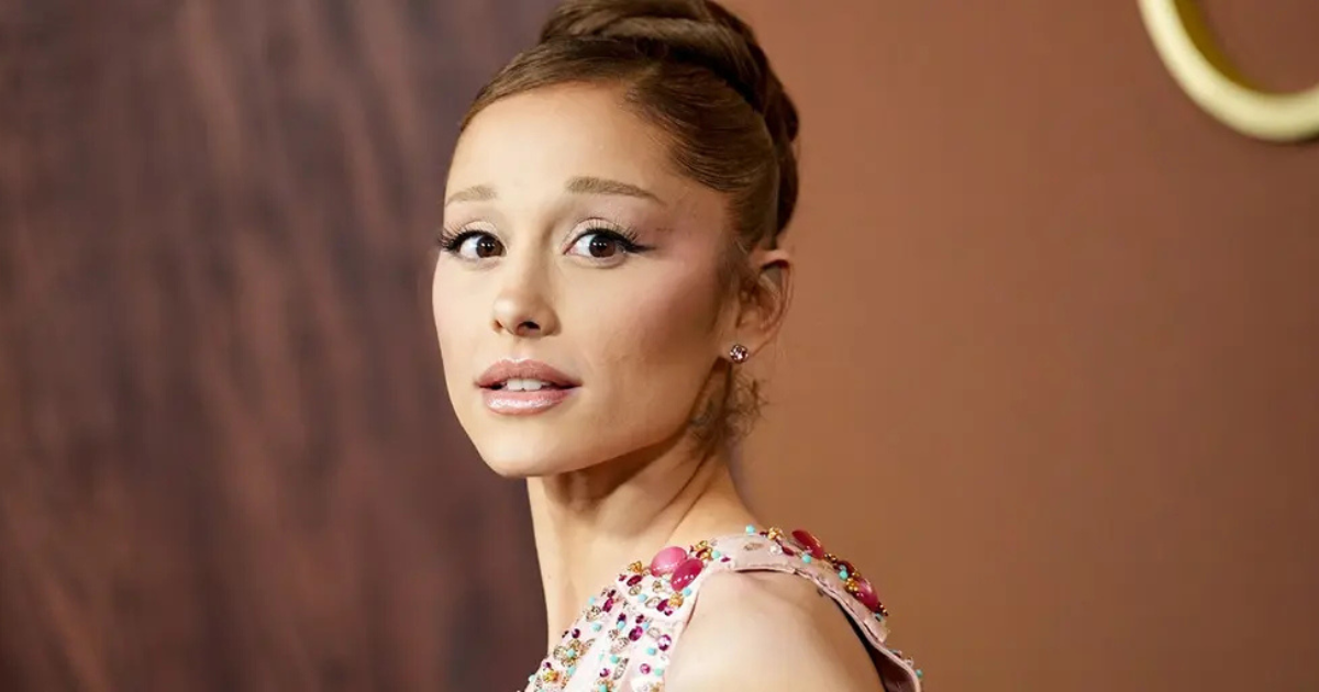 ARIANA GRANDE REMERCIE LES FANS D'AVOIR PORTÉ "PETAL" AU SOMMET
