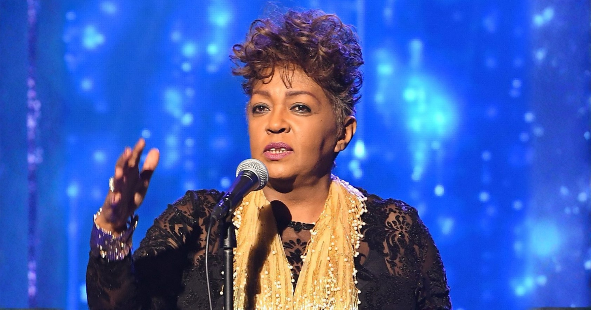 ANITA BAKER INDIQUE LA SORTIE D'UNE NOUVELLE CHANSON