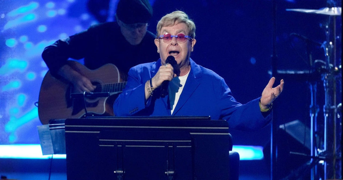 ELTON JOHN DEVRA PAYER DES MILLIONS APRÈS LA DÉFAITE DU TRIBUNAL