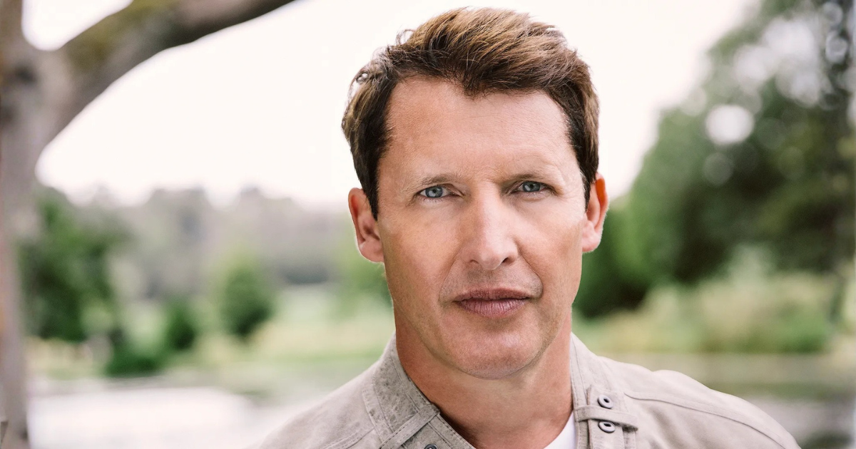 JAMES BLUNT ARRIVE À LA GRANDE HEURE
