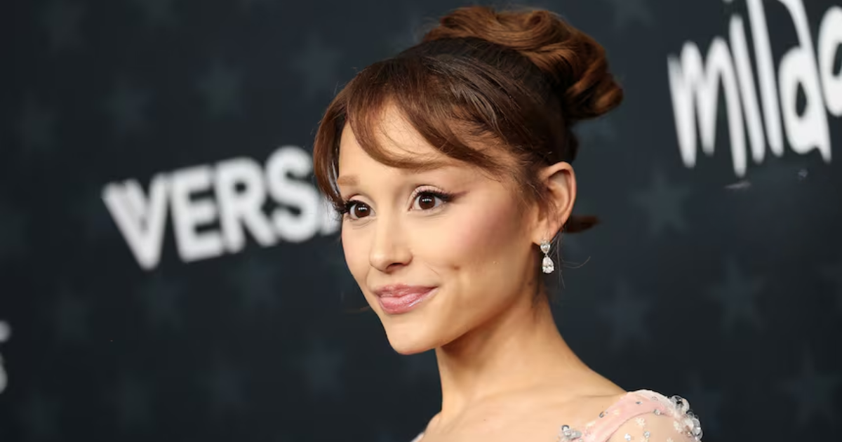 LE NOUVEL ALBUM D'ARIANA GRANDE DÉBUTE AU SOMMET DU CLASSEMENT ROYAUME-UNI